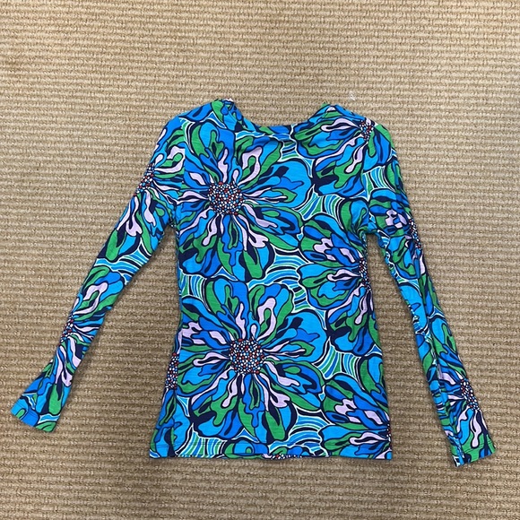 Lilly Pulitzer long sleeve tshirt size M (fits like a small) - Picture 2 of 3